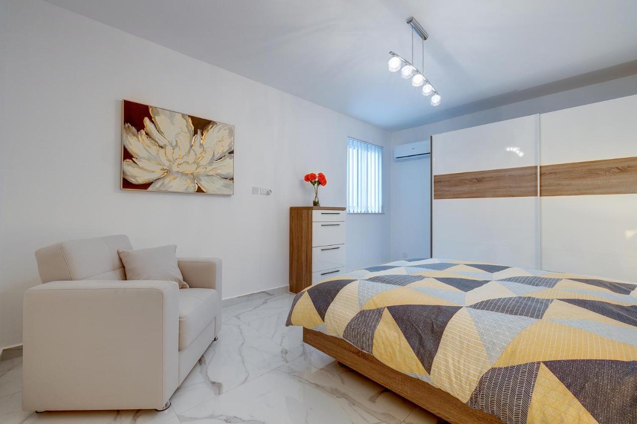 Stylish 2Br Apartment In Central St Julians Saint Julian's Εξωτερικό φωτογραφία