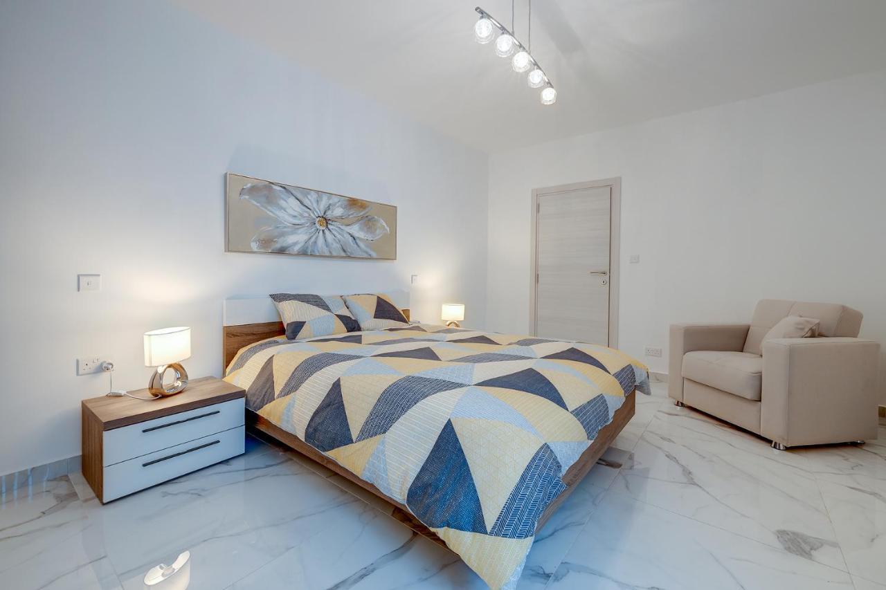 Stylish 2Br Apartment In Central St Julians Saint Julian's Εξωτερικό φωτογραφία