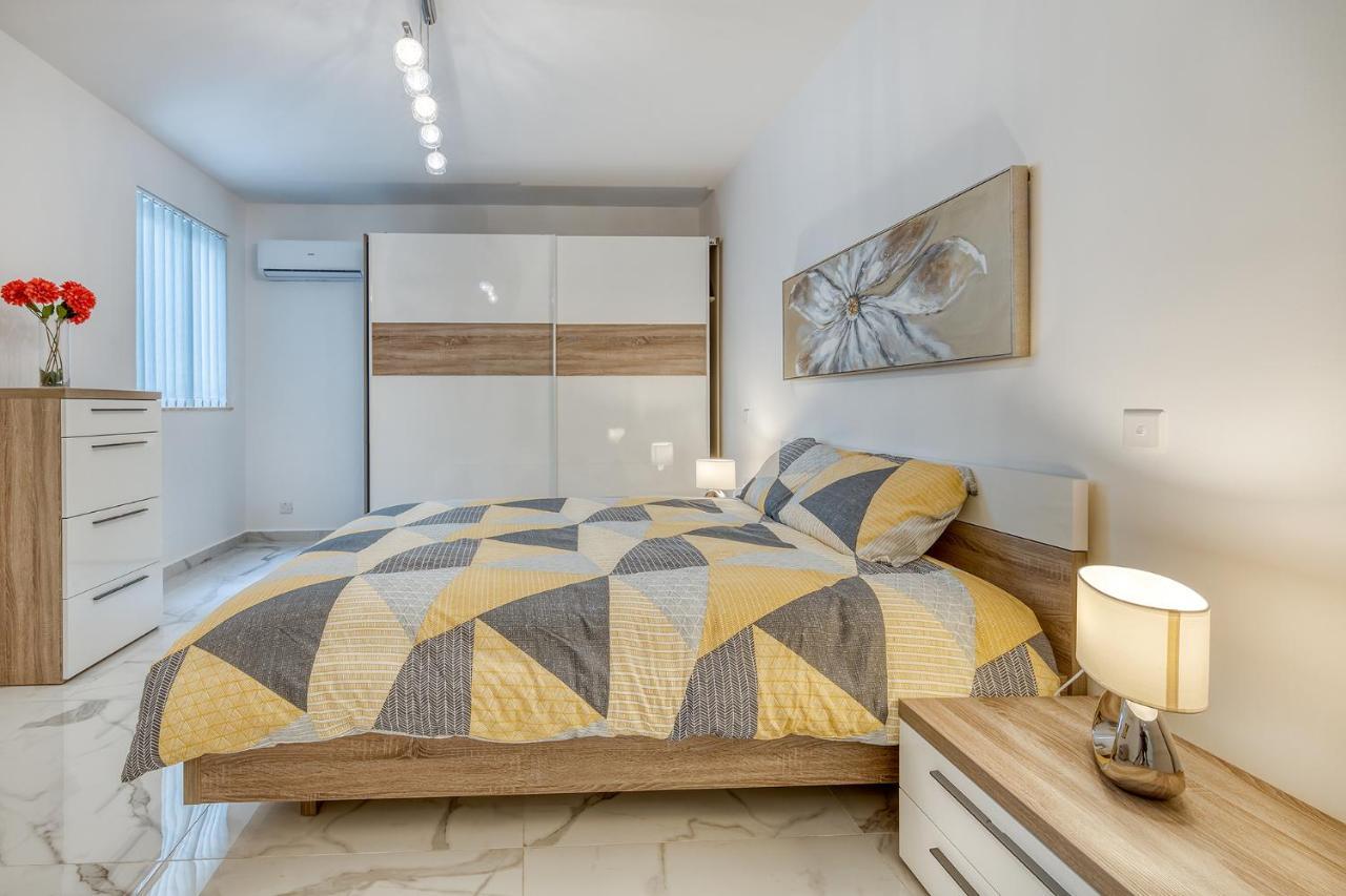 Stylish 2Br Apartment In Central St Julians Saint Julian's Εξωτερικό φωτογραφία