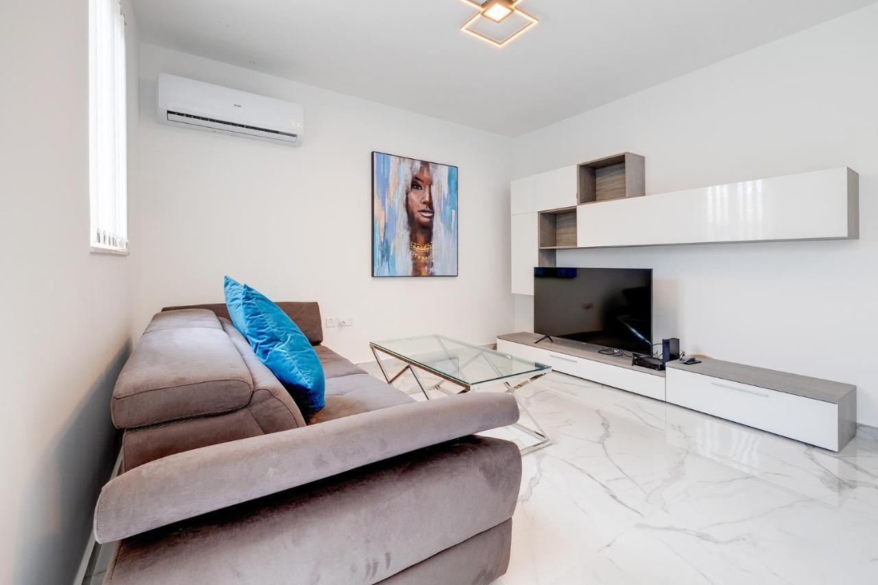 Stylish 2Br Apartment In Central St Julians Saint Julian's Εξωτερικό φωτογραφία